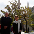 Following the seminar, the King and Queen visited the Blue Mosque (as the Sultan Ahmed Mosque is often called) and the Hagia Sophia. Here in front of the Blue Mosque (Photo: Lise Åserud, NTB scanpix)